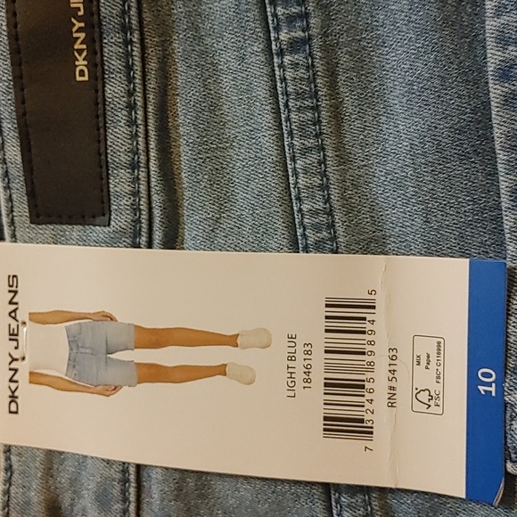 NWT DKNY Women's‎ Denim Bermuda Short light blue - Picture 8 of 9